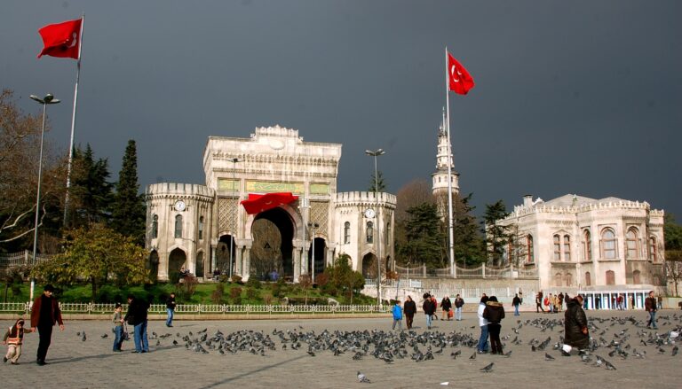 Beyazıt Square, Istanbul University