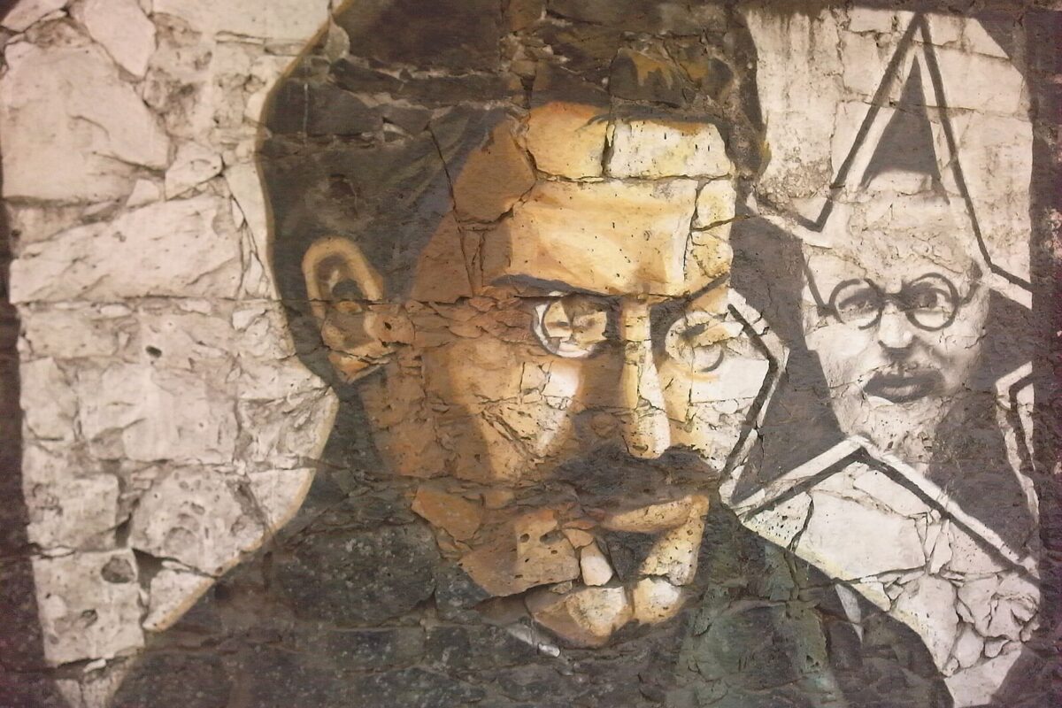 Mural of Trotsky on a wall. The paint is cracked.