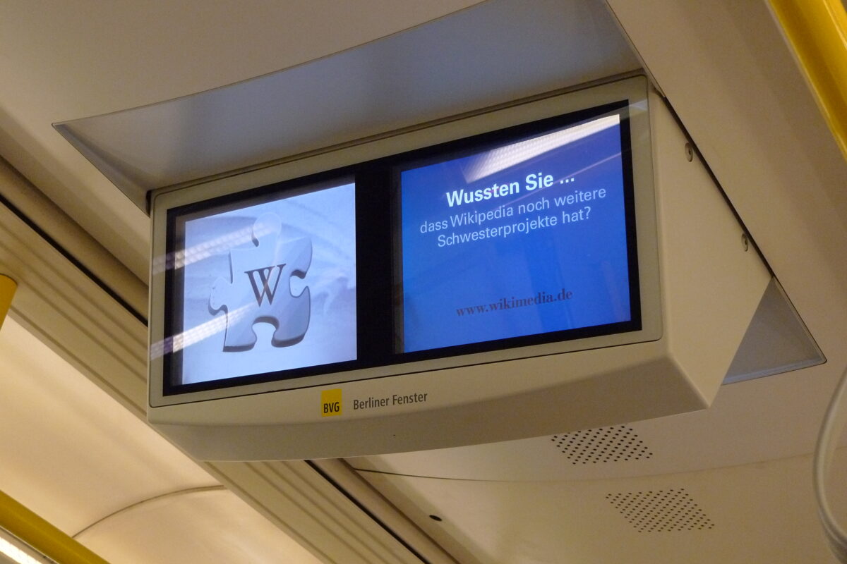Berliner fenster screen displaying a Wikipedia fact