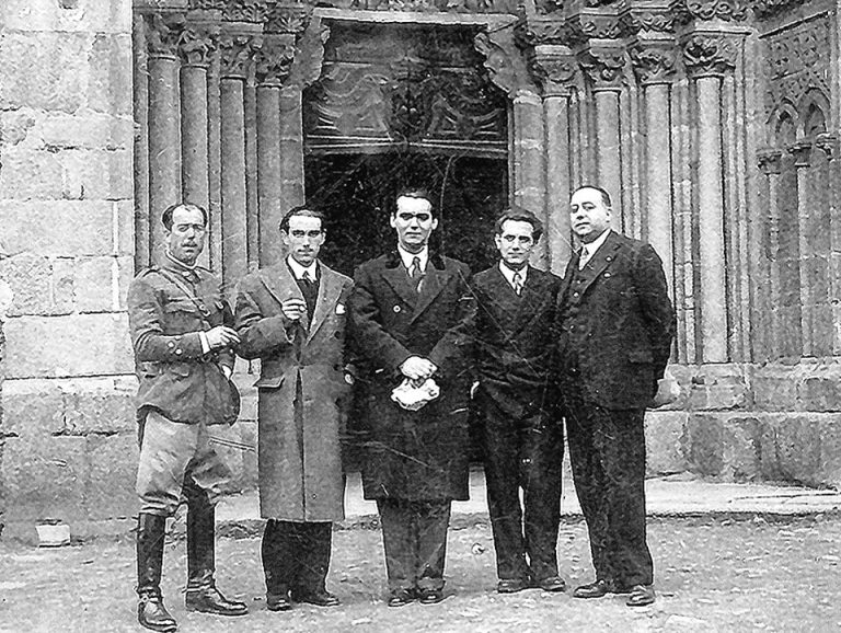 García Lorca in Betanzos with R. Fernández Cid, J. Álvarez Sánchez-Heredero, F. Esteve Barbá, and J. Barbeito. May 1932